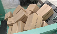 コンベアへ投入